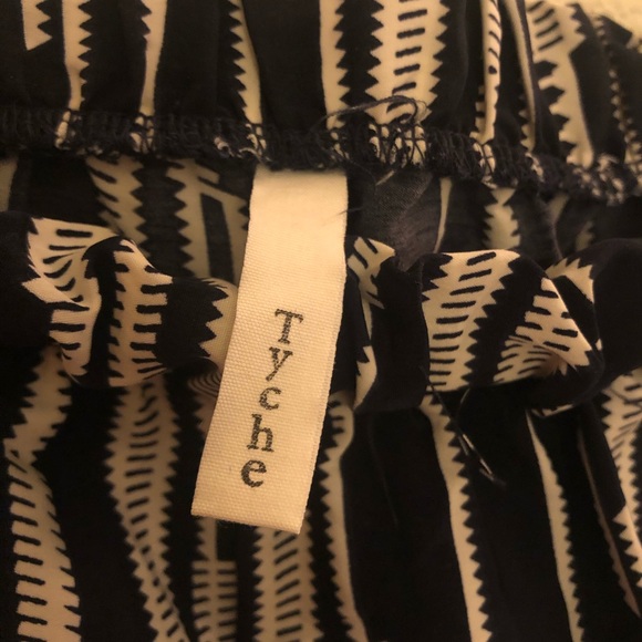 Tyche Boutique Contemporary Shorts - Picture 5 of 5